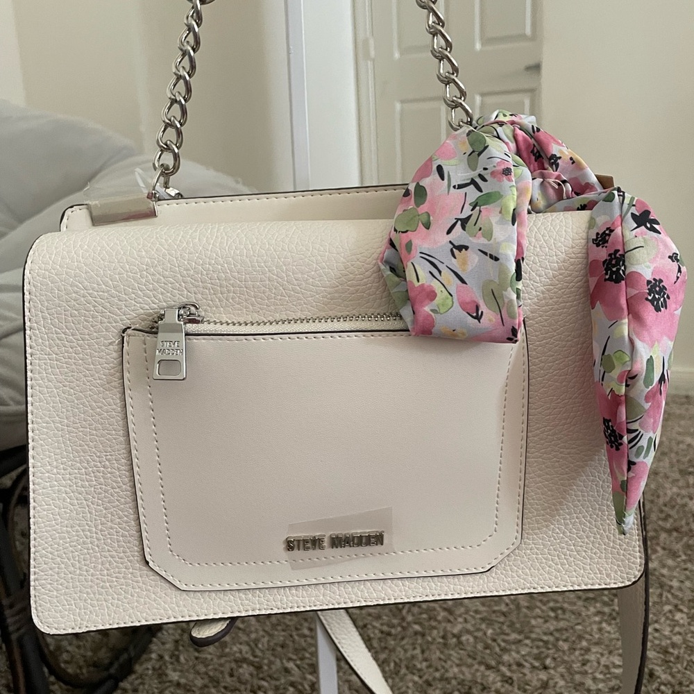 STEVE MADDEN Crossbody Bag. - Picture 10 of 11